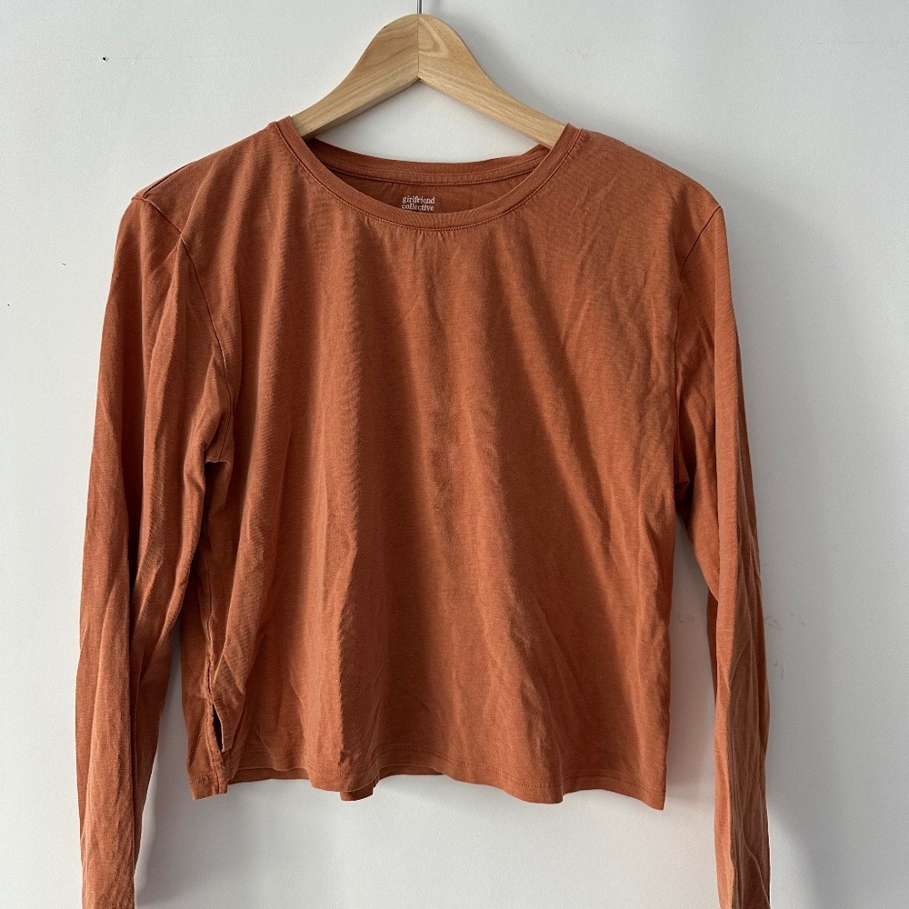 Girlfriend Collective Cropped long sleeve top - Coral color / size small